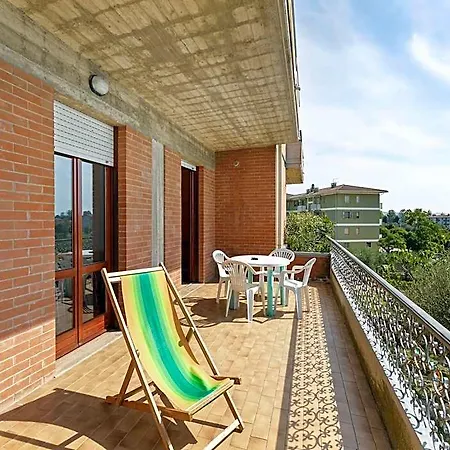 Serene Lakeview Szálloda 4*