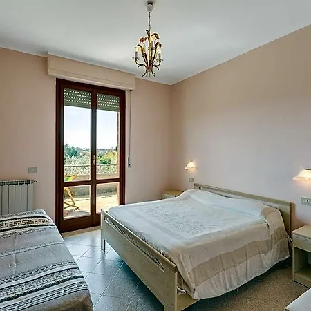 Szálloda Serene Lakeview Tuoro sul Trasimeno